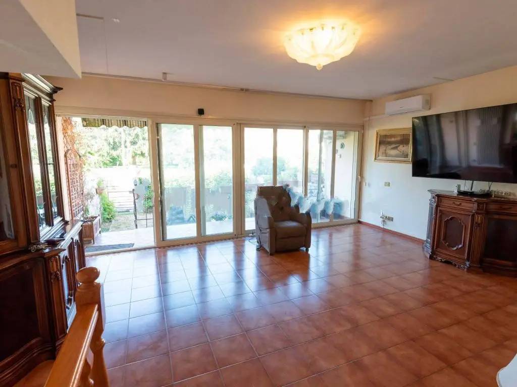 7 rooms House in Luni, Italy No. 99191