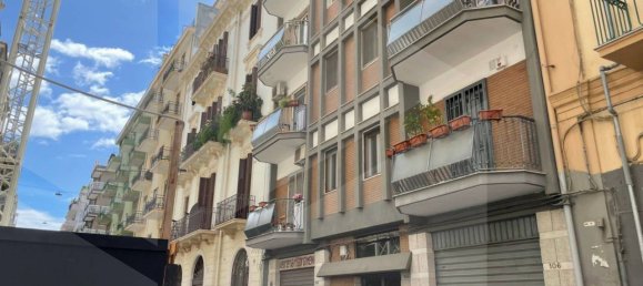 Propiedad comercial de 1 habitación en Bari, Italy No. 22260 2