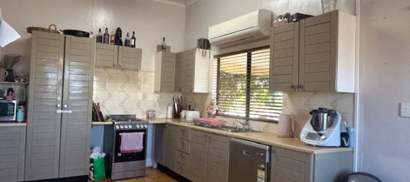 4 bedrooms House in Cunnamulla, Australia No. 386 4