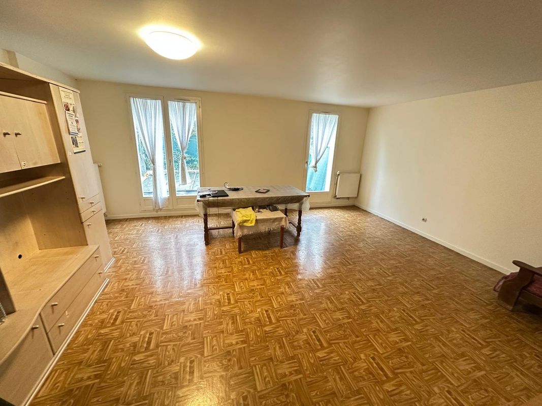 3 bedrooms House in Evry, France No. 163191