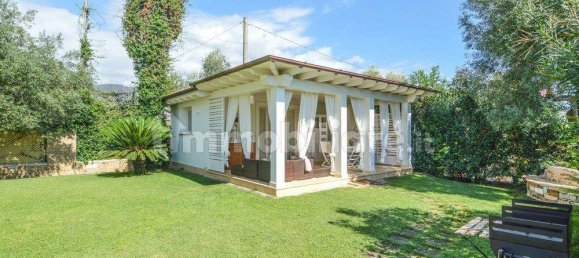 Villa de 5 dormitorios en Forte dei Marmi, Italy No. 38816 3