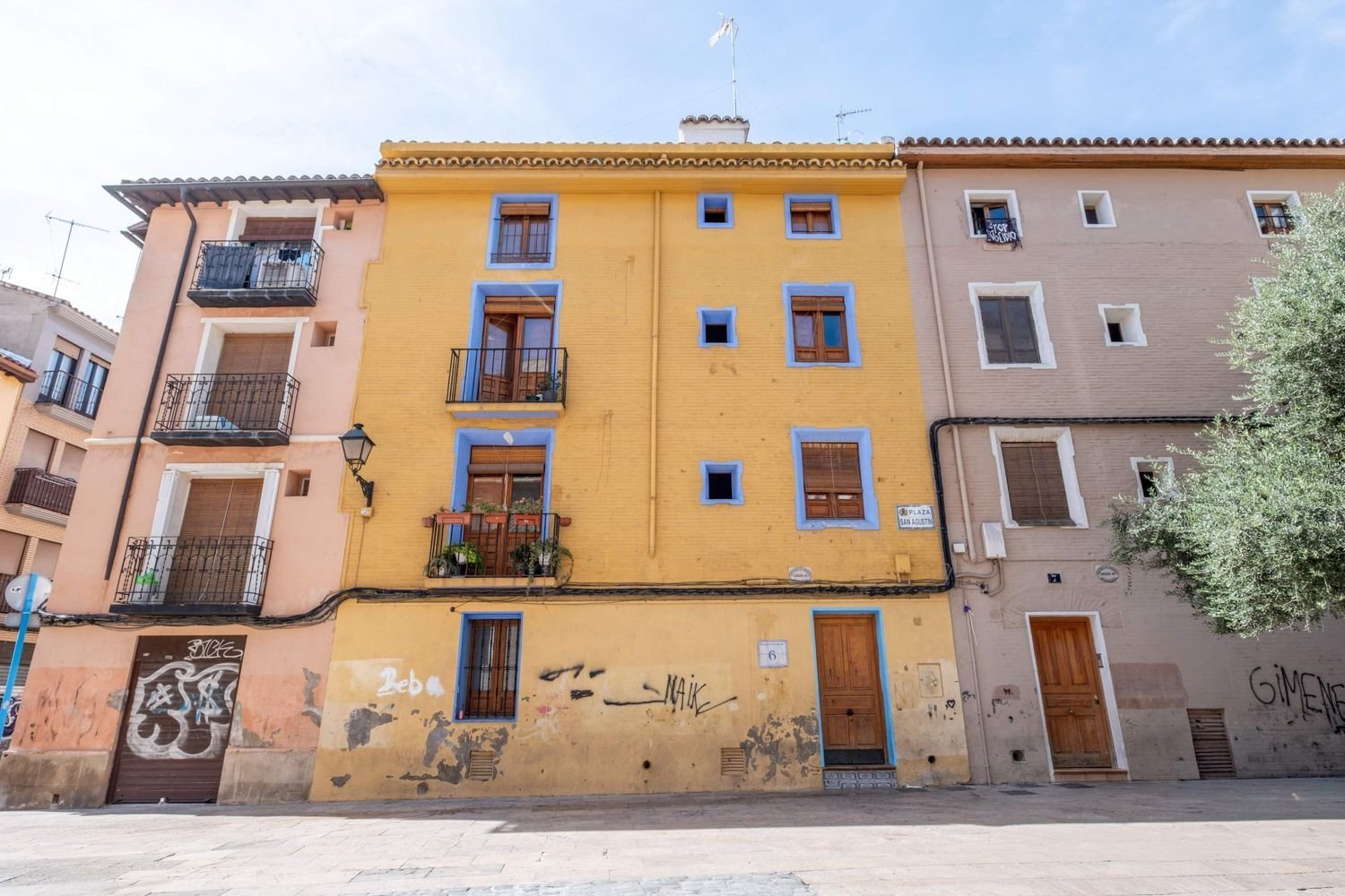 277m² Building in Zaragoza, Spain No. 261525