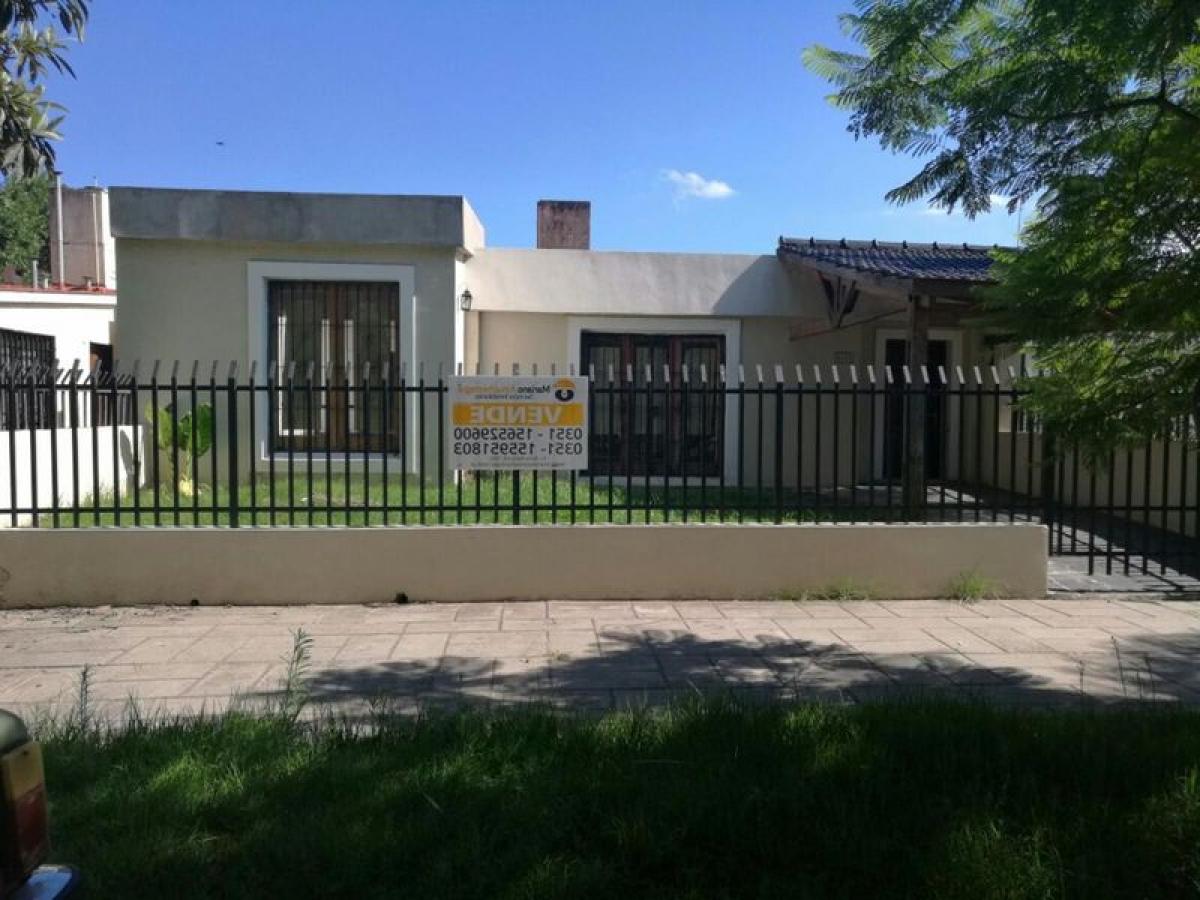 Дом с 4 спальнями в Кордоба, Аргентина № 16731