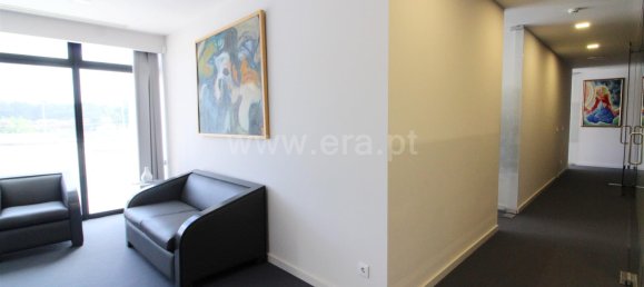 300m² Office in Barcelos, Portugal No. 190499 2