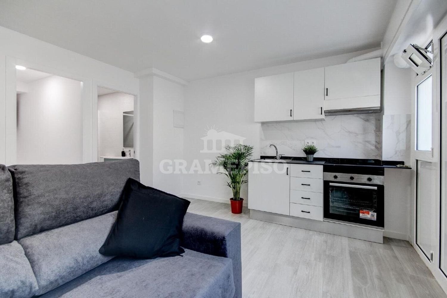  Commercial property in Mollet Del Valles, Spain No. 164019