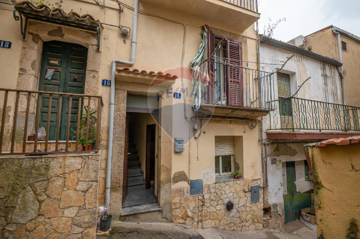 2 bedrooms House in Caltagirone, Italy No. 238001