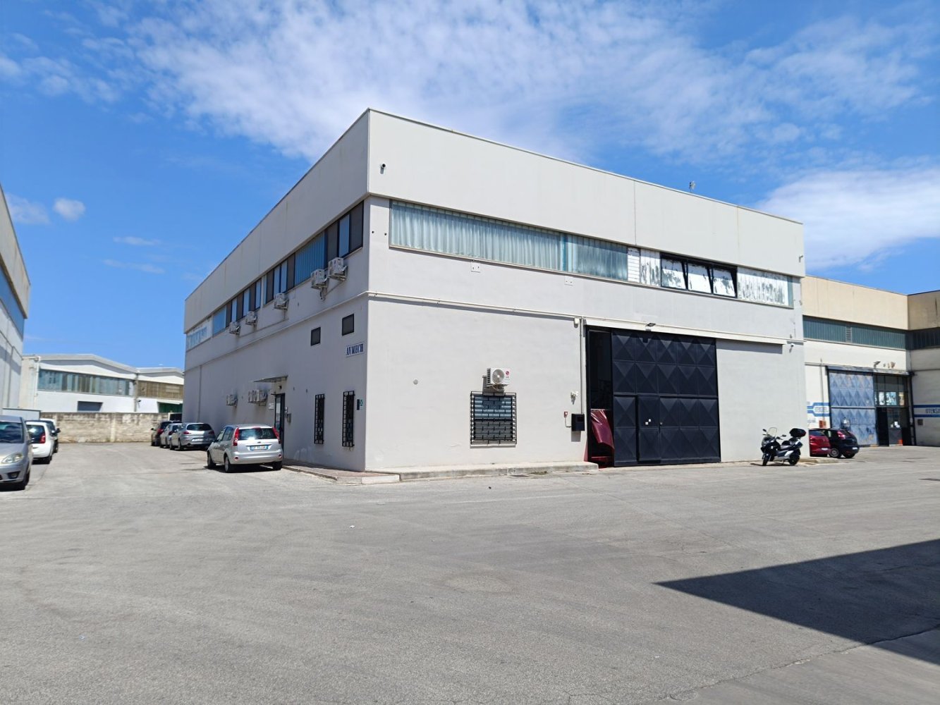  مستودع في Modugno, Italy 1000متر مربع رقم 288652