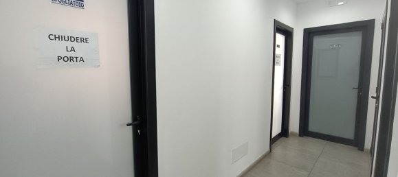 مستودع في Modugno, Italy 1000متر مربع رقم 288652 18