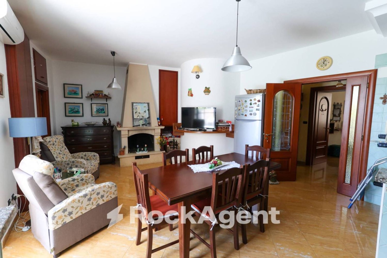 5 bedrooms Apartment in Catanzaro, Italy No. 348057