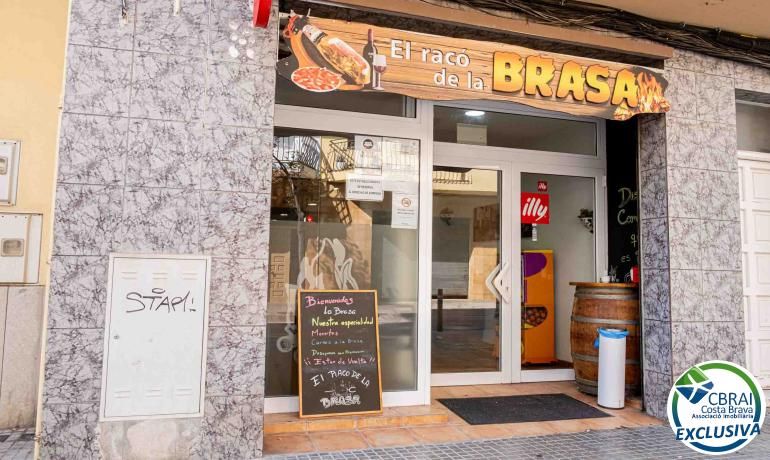  عقار تجاري في Roses, Spain 98متر مربع رقم 216073