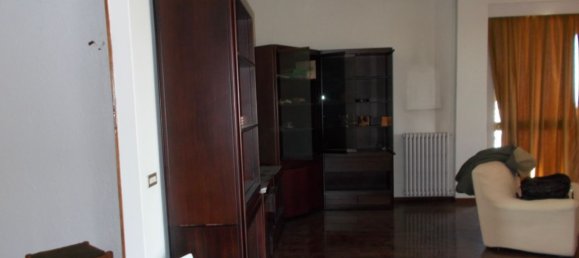 4 rooms Apartment in Sesto San Giovanni, Italy No. 151717 3