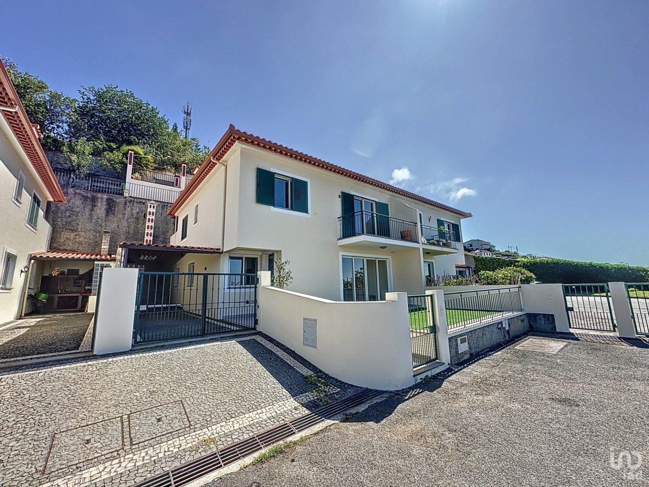 Дом с 3 спальнями в Фуншал, Португалия № 142120