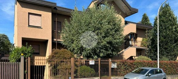 3 bedrooms Apartment in Seregno, Italy No. 378881 3