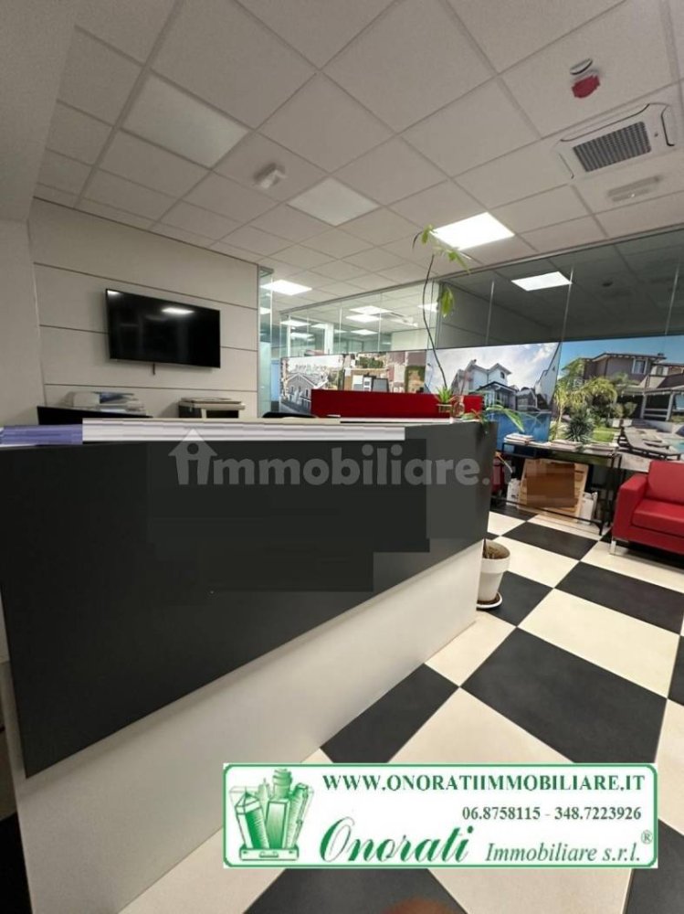 Oficina de 5 habitaciónes en Guidonia Montecelio, Italy No. 306273