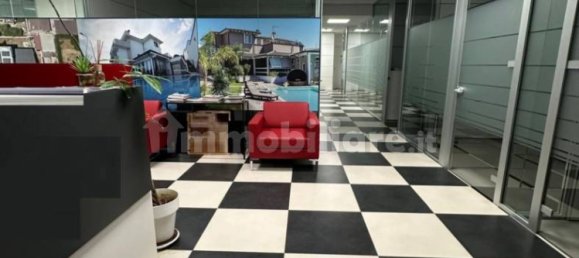 Oficina de 5 habitaciónes en Guidonia Montecelio, Italy No. 306273 11