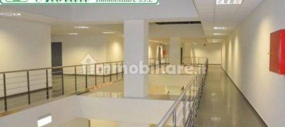 Oficina de 5 habitaciónes en Guidonia Montecelio, Italy No. 306273 6