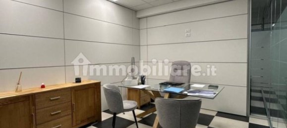 Oficina de 5 habitaciónes en Guidonia Montecelio, Italy No. 306273 5