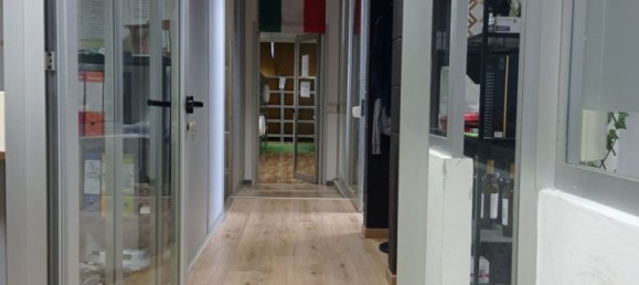 290m² Commercial property in Brescia, Italy No. 67913 2