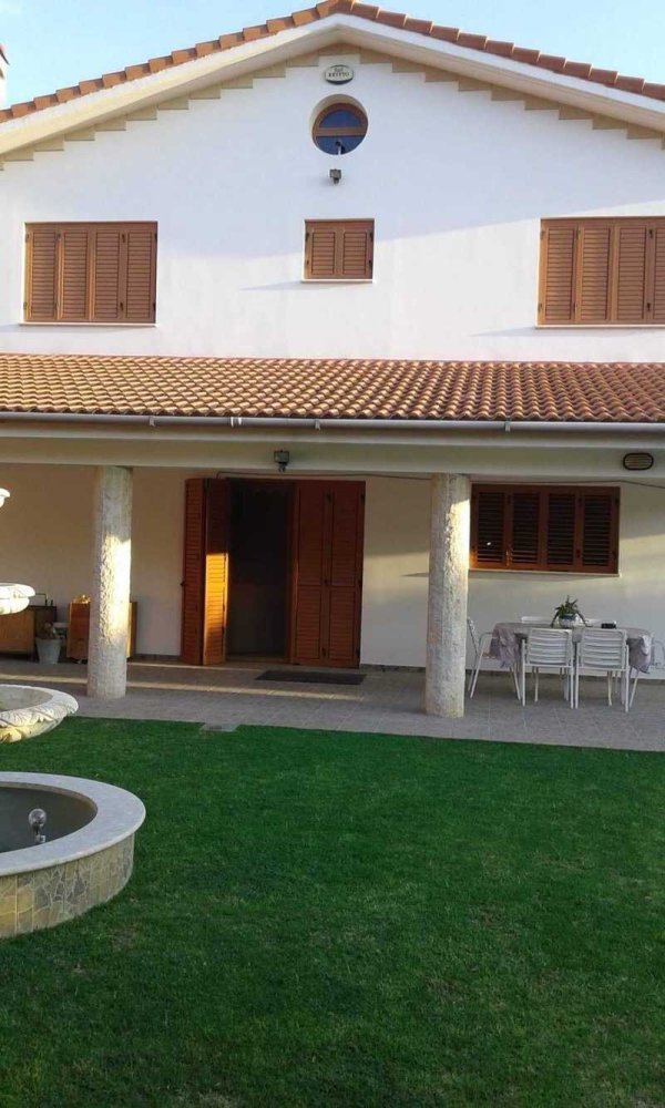 4 chambres Propriété commerciale à Agios Athanasios, Cyprus No. 6699