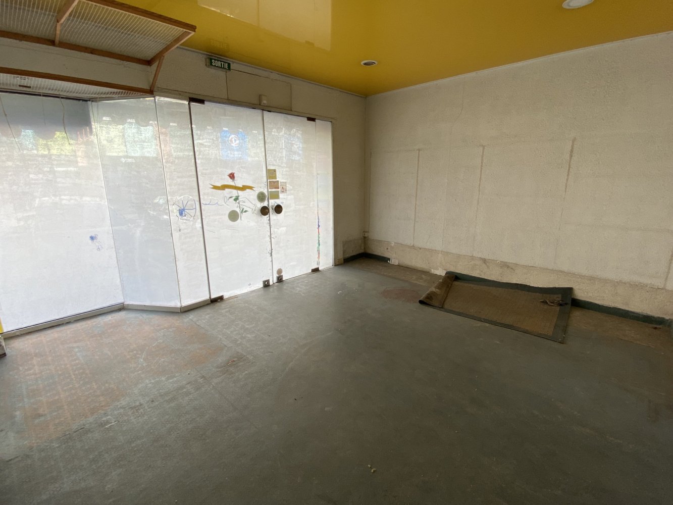 Gewerbliche Immobilie in Vierzon, France 90m², Nr. 93004