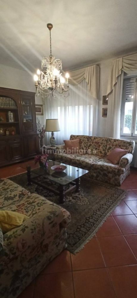 3 bedrooms Villa in Lucca, Italy No. 78423
