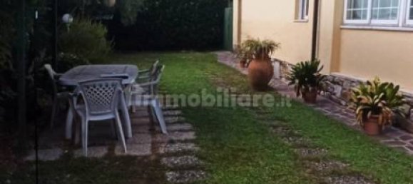 3 bedrooms Villa in Lucca, Italy No. 78423 5