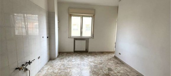 3-salle Appartement à Brindisi, Italy No. 29499 7