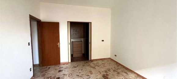 3-salle Appartement à Brindisi, Italy No. 29499 15