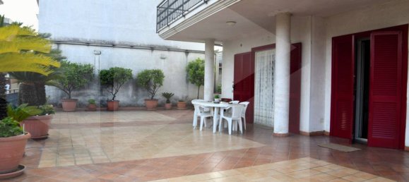 10-salle Bâtiment à Frattamaggiore, Italy No. 18530 11