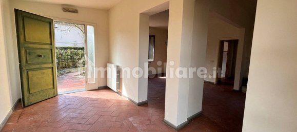 3 bedrooms House in Empoli, Italy No. 16554 4