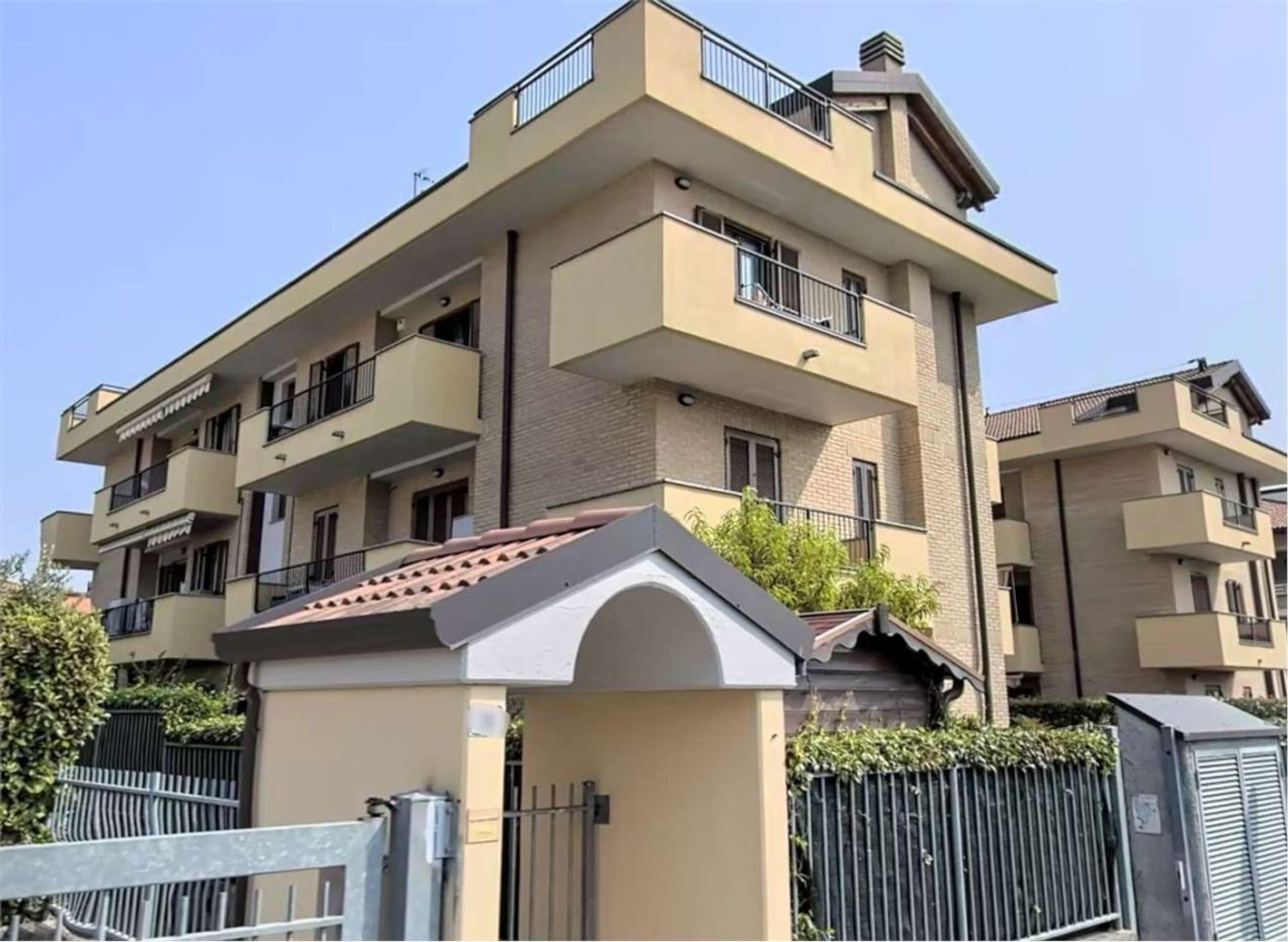 Apartamento de 3 habitaciónes en Desio, Italy No. 85343