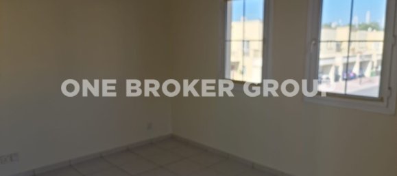 2 bedrooms Villa in Dubai, UAE No. 1753 8