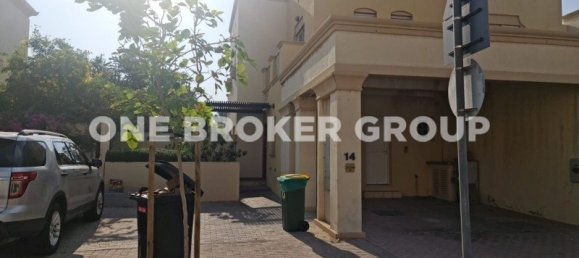 2 bedrooms Villa in Dubai, UAE No. 1753 4