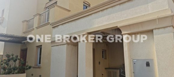 2 bedrooms Villa in Dubai, UAE No. 1753 2
