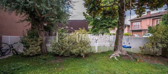 3 bedrooms House in Modena, Italy No. 333300 2