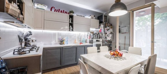 3 bedrooms House in Modena, Italy No. 333300 7