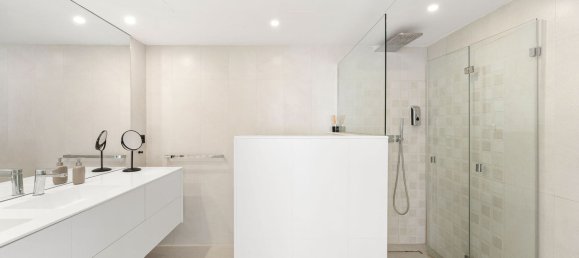 3 bedrooms Penthouse in Marbella, Spain No. 133949 20