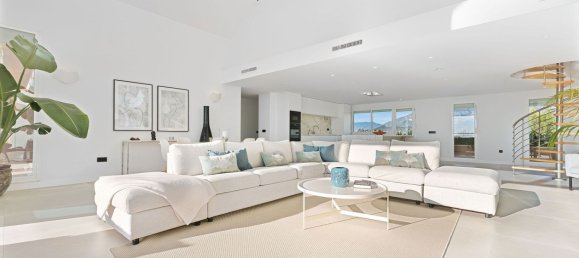 3 bedrooms Penthouse in Marbella, Spain No. 133949 3