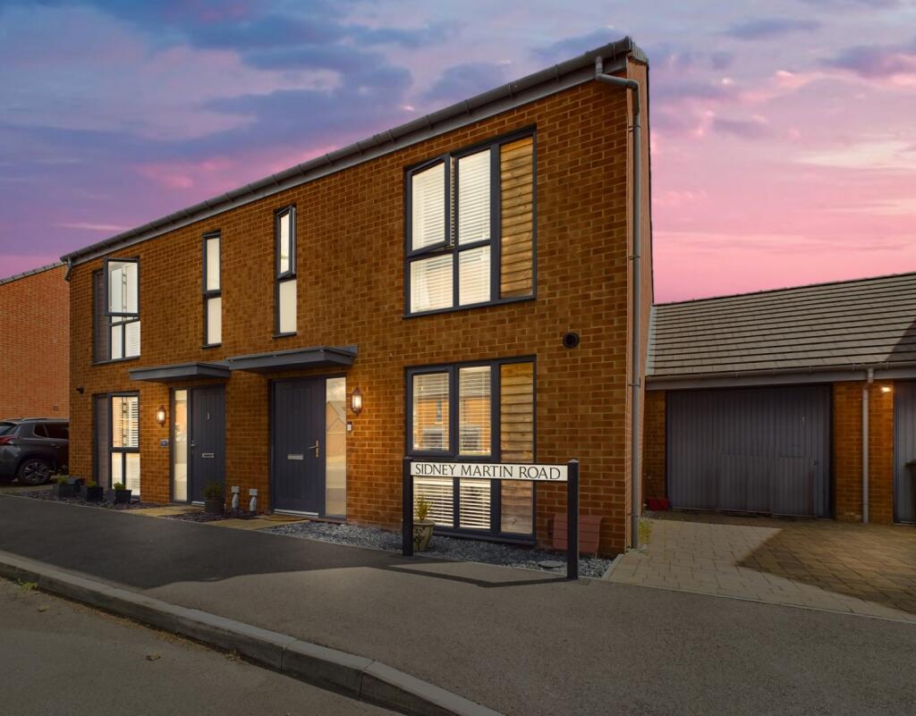 3 bedrooms House in Bordon, United Kingdom No. 13805