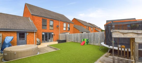 3 bedrooms House in Bordon, United Kingdom No. 13805 8