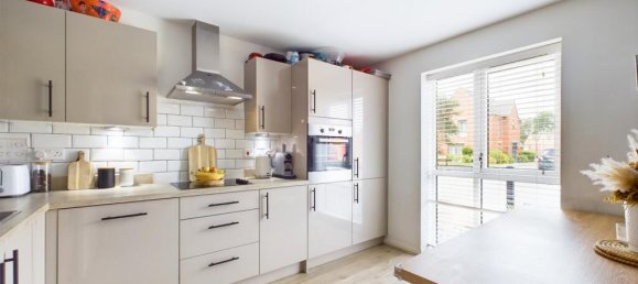 3 bedrooms House in Bordon, United Kingdom No. 13805 4