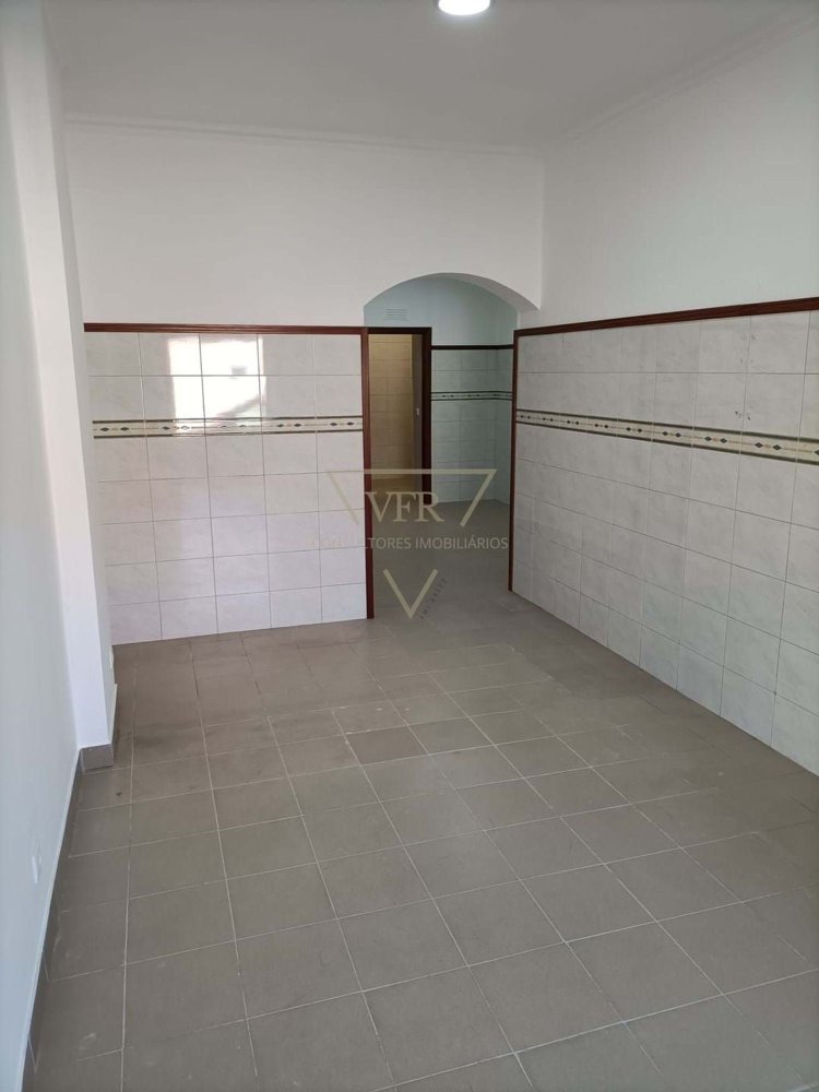 Коммерческая недвижимость 70м² в Лориш, Португалия № 349719