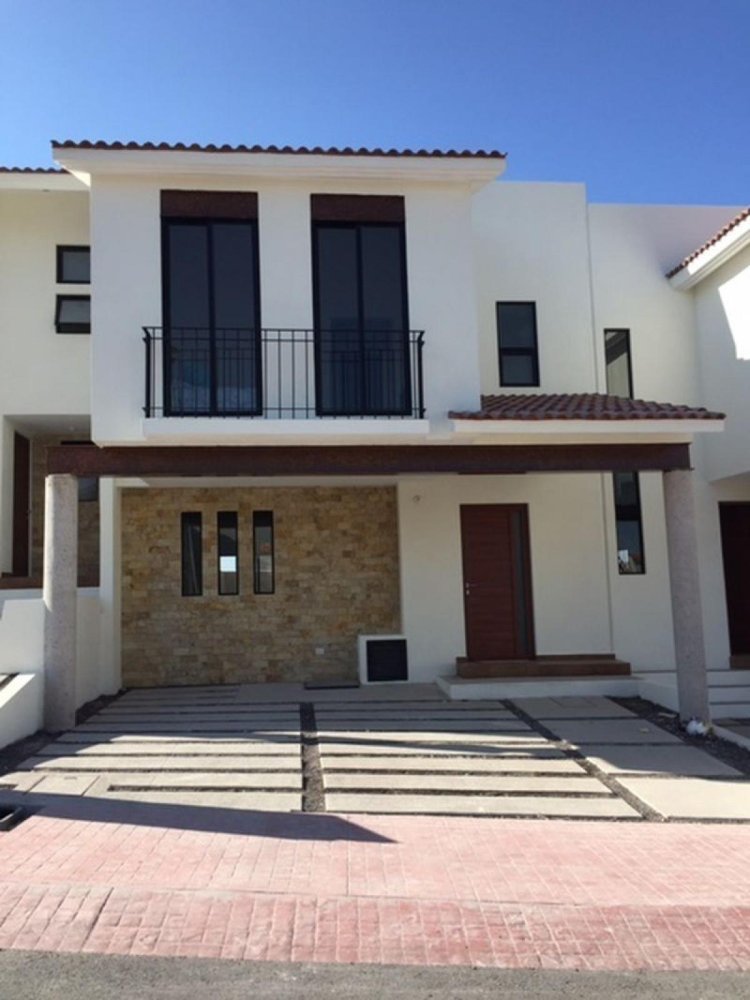 3 bedrooms House in El Marques, Mexico No. 153181