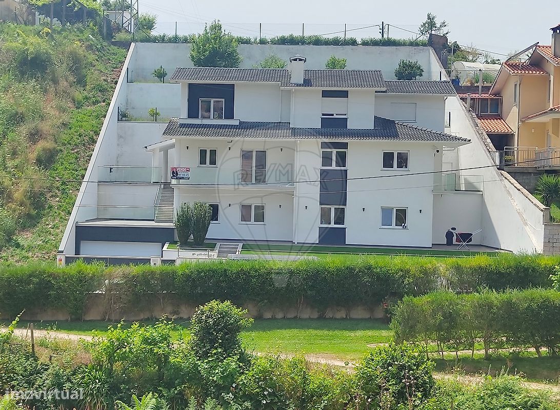 4 غرف نوم منزل في Vale de Cambra, Portugal رقم 243534