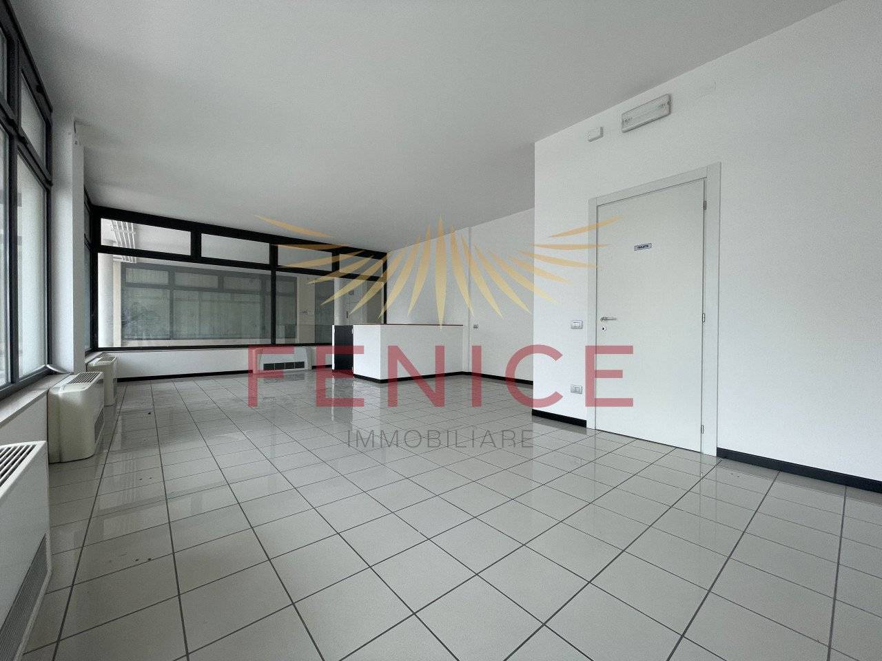 2 rooms Commercial property in Montebelluna, Italy No. 325891