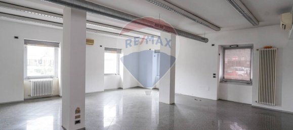 5-salle Propriété commerciale à Mapello, Italy No. 311667 2