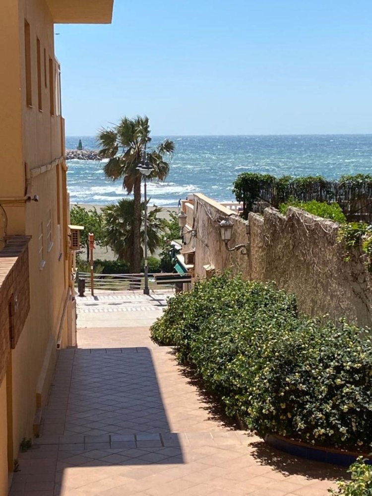 Apartamento de 4 dormitorios en Benalmádena, Spain No. 148068