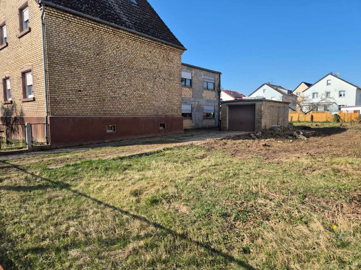  Land in Russelsheim, Germany No. 242704