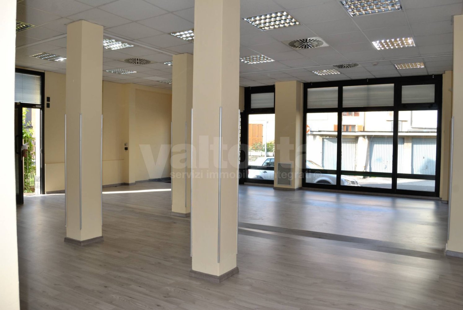  عقار تجاري في Carate Brianza, Italy رقم 197191