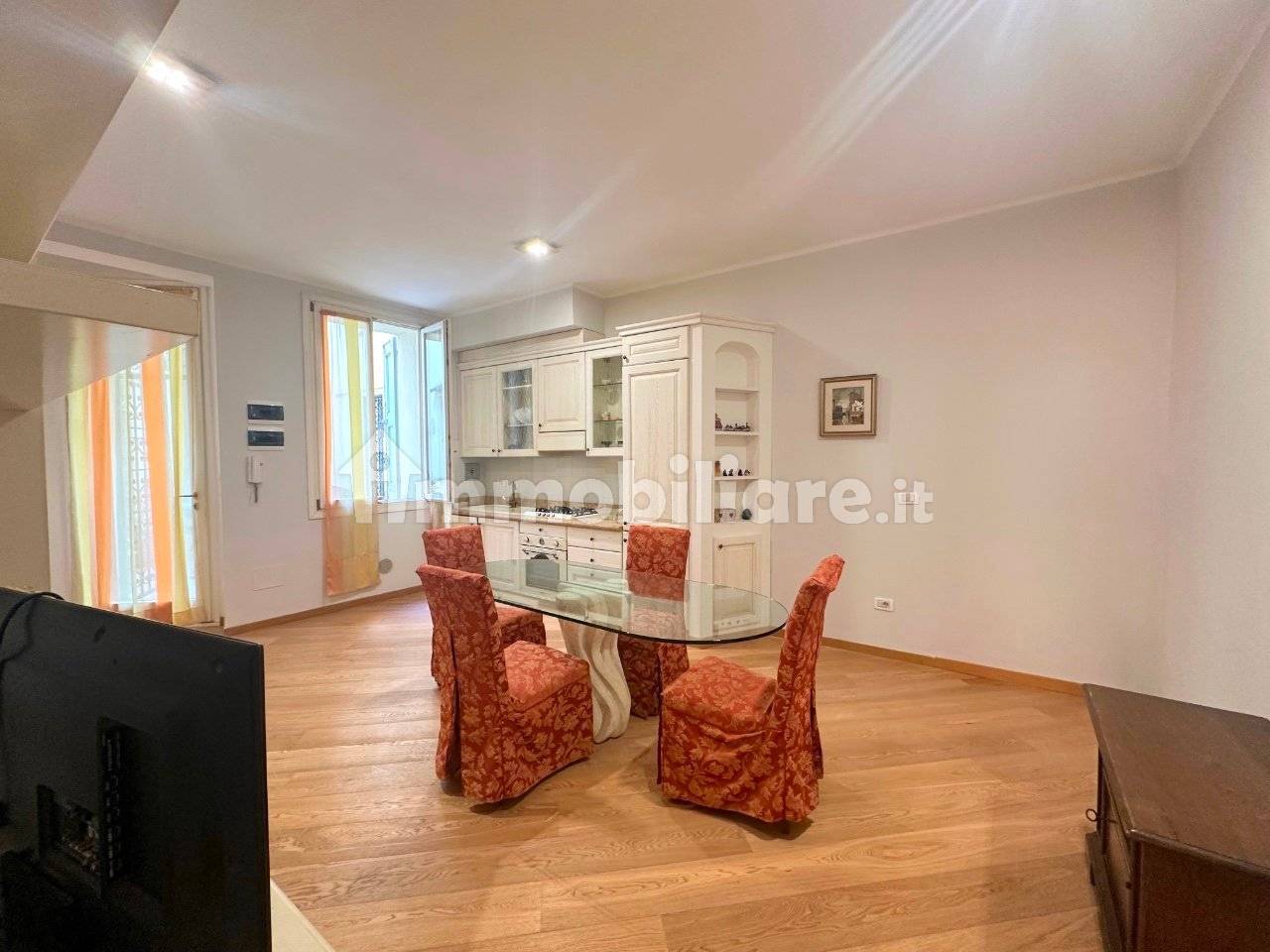 Apartamento de 2 dormitorios en Bologna, Italy No. 220328